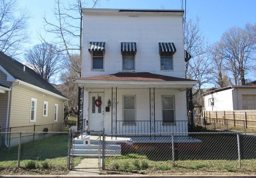 1st image of 727 Larchmont Ave