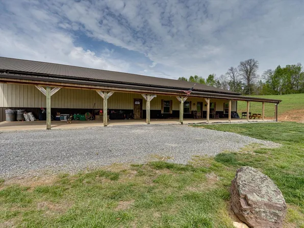 180 Mecca Pike, Tellico Plains, TN 37385