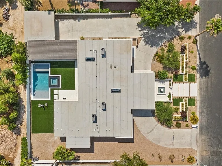 2401 Driftwood Dr — Photo 67