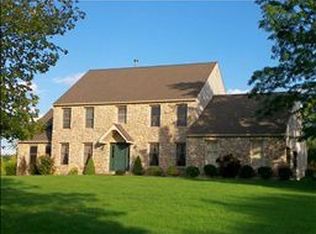 18 Oak Hill Rd, Neshanic Station, NJ 08853