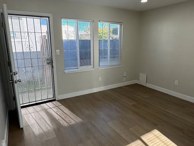 538 Douglas Ave #BACK — Photo 16