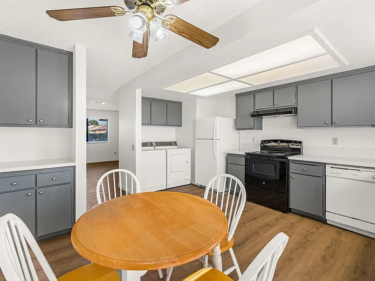 15360 Sequoia St — Photo 3