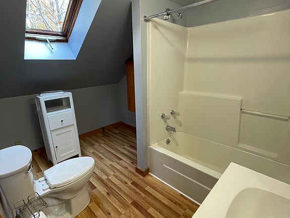 3rd image of 28 Navy St #1