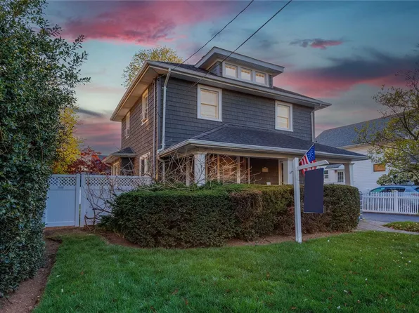 25 Sunset Avenue, Lynbrook, NY 11563
