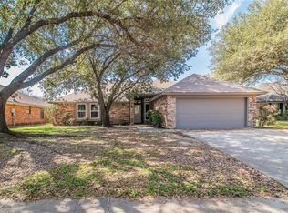 6833 Megan Ln, North Richland Hills, TX 76182