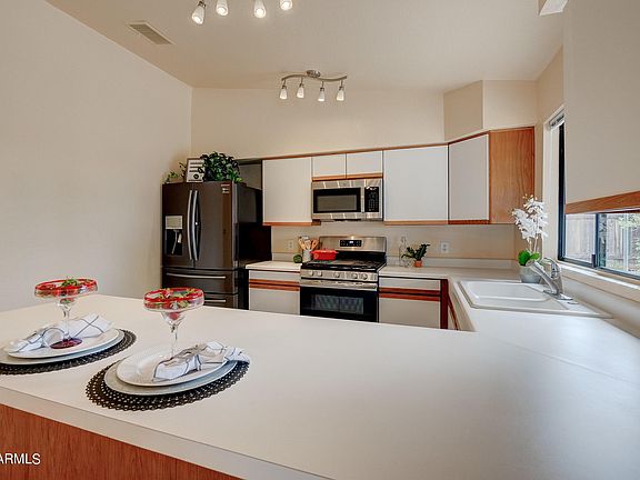 4th image of 2497 Canyon View Dr