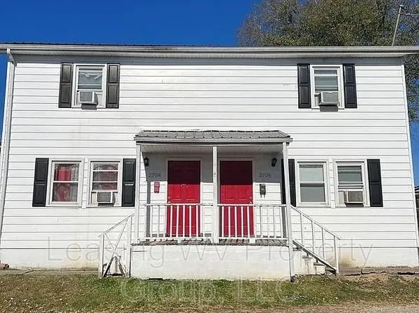 2704 Creamery St, Hurricane, WV 25526