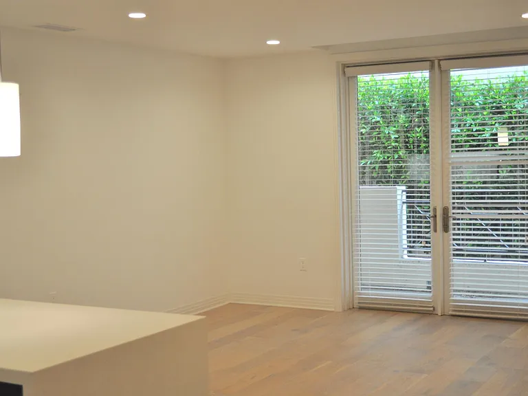 417 S. Barrington Avenue — Photo 12