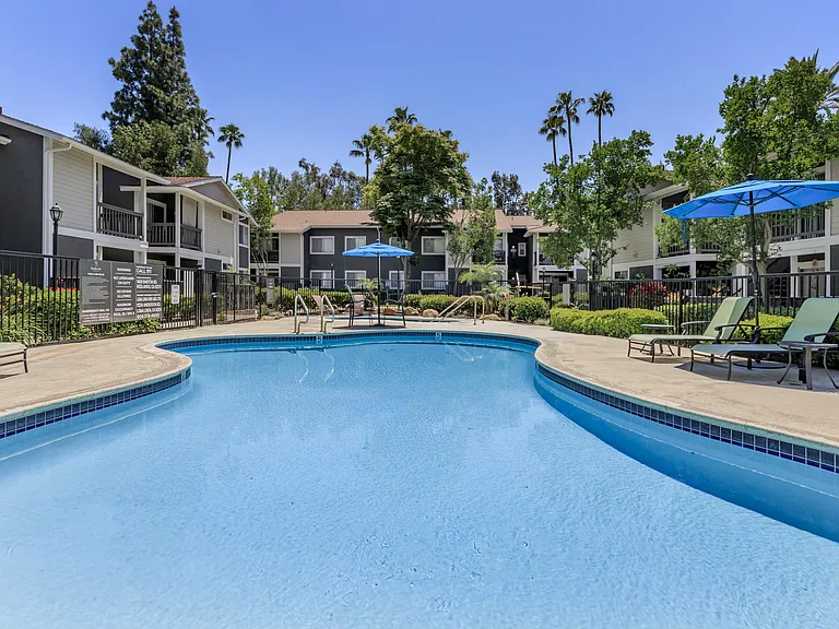Redlands Lawn and Tennis Club Apartments — Photo 20