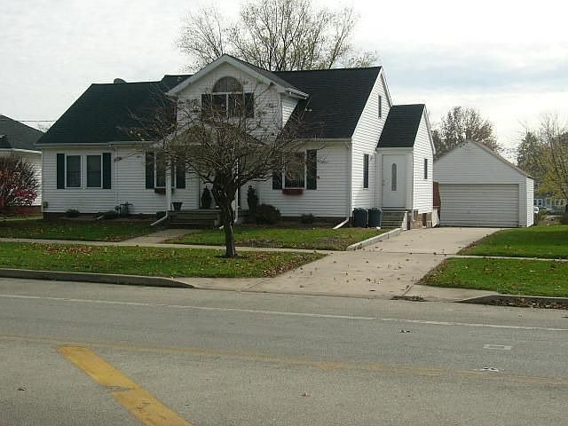 1st image of 212 W Main St