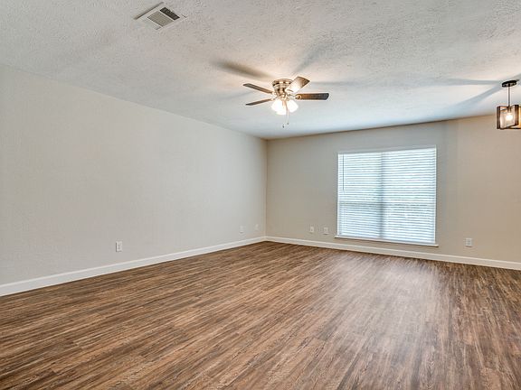 3rd image of 516 Northridge Dr