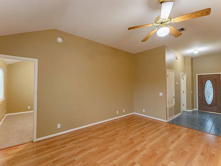 109 Granite Shoals Dr — Photo 4