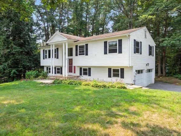 3 Greenbriar Drive, Essex, VT 05452