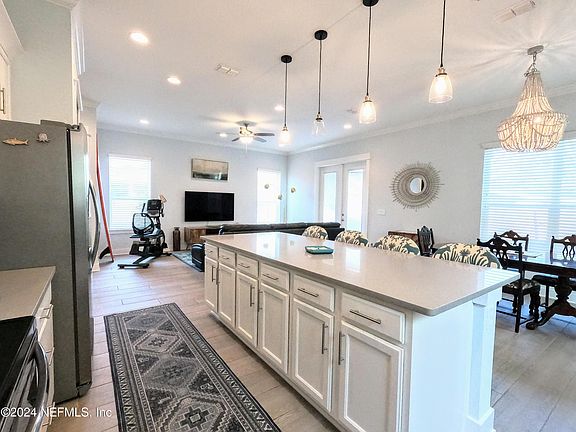 4th image of 133 BELVEDERE Street