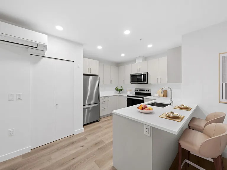 750 Robinson St — Photo 32