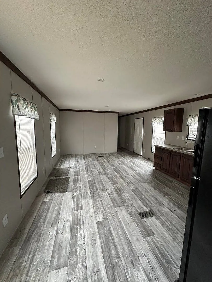 3 bed, 2.0 bath, 1152 sqft, $925 — Photo 2