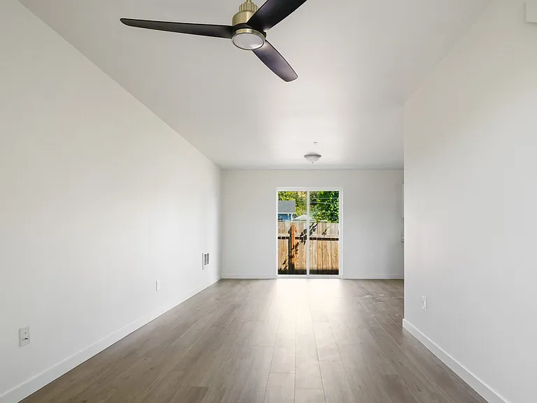 New 3 Bedroom, 2.5 Bath Townhouse in Sheridan- Pet Friendly! — Photo 10