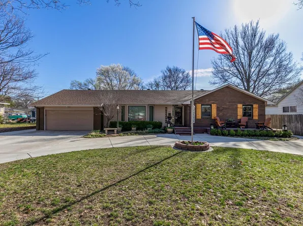 430 N Park Ave, Valley Center, KS 67147