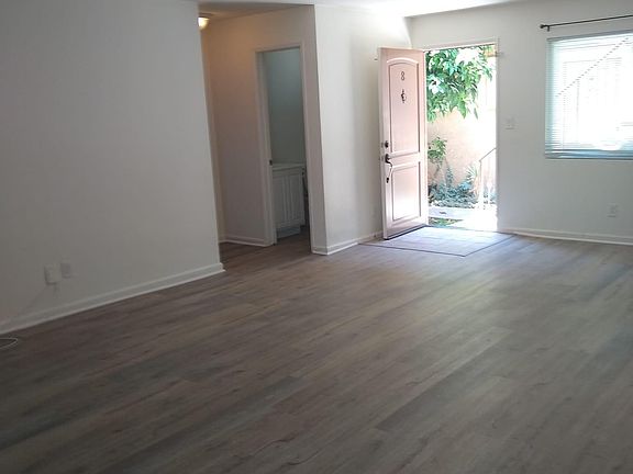 2nd image of 20225 Cohasset St Unit 8