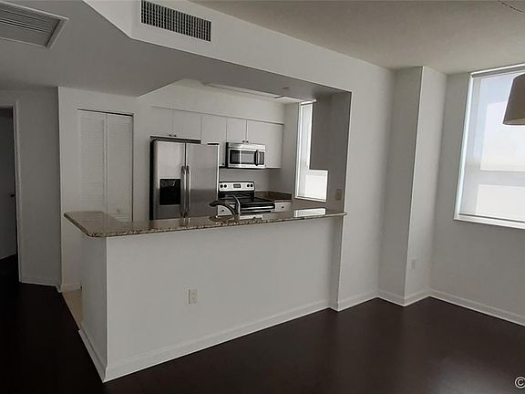5th image of 19501 W Country Club Dr APT 2208