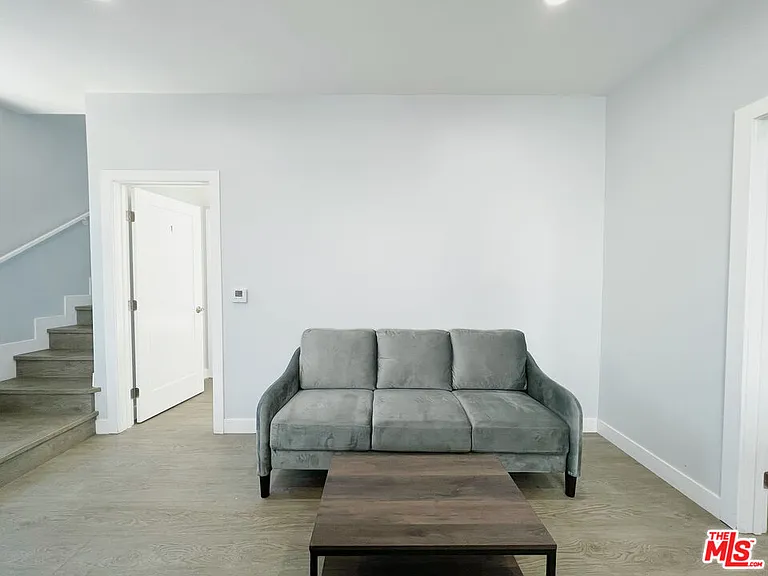 2641 S Budlong Ave #2641 — Photo 12