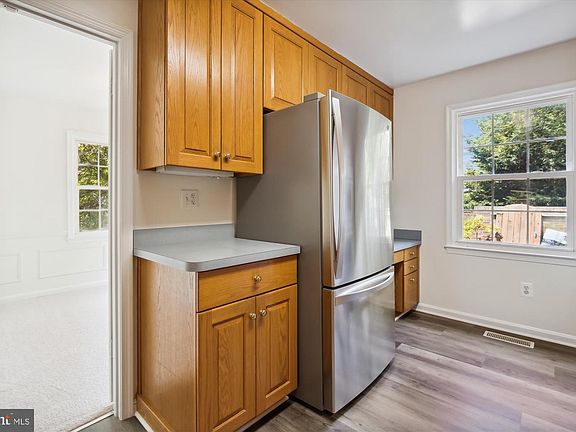 4th image of 4466 Airlie Way