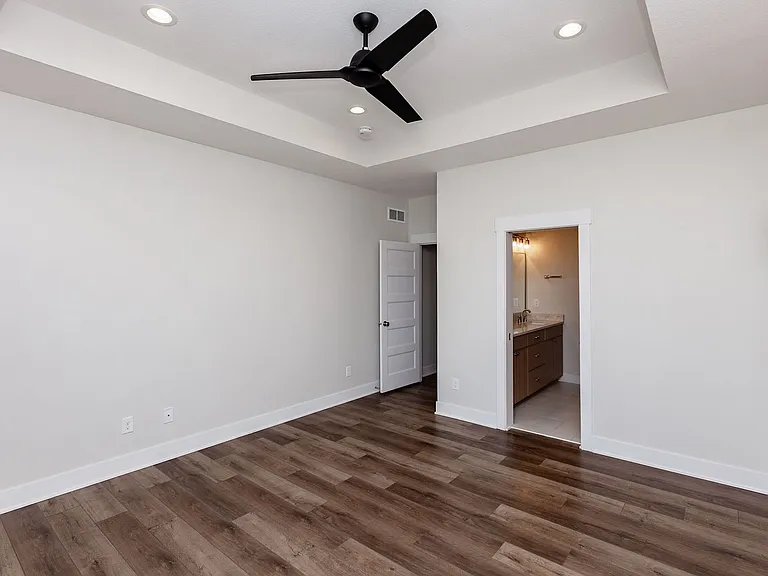 5901 NE Sherman Dr — Photo 12