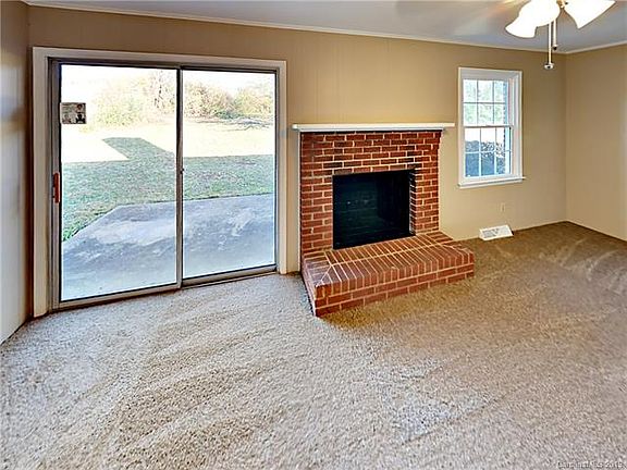 3rd image of 128 Quail Hollow Dr