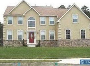 17 Beaver Dam Dr, Sicklerville, NJ 08081