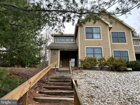 144 Pine Ct, Tannersville, PA 18372