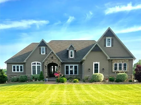 637 Lyonswood Dr, Hinckley, OH 44233