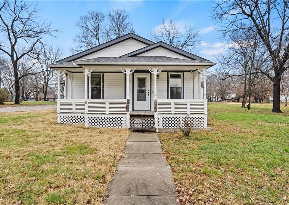 404 W Main St, Cleveland, MO 64734 | Zillow