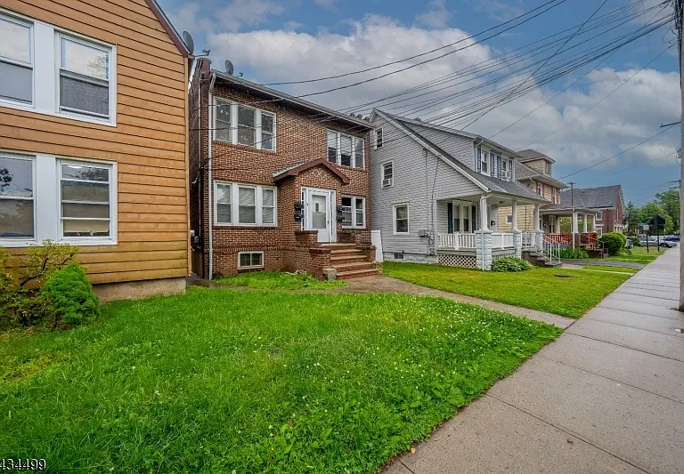 49-51 Caldwell Pl #3 — Photo 12