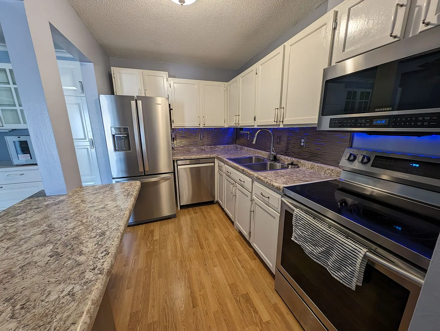Updated 2bd/1ba Condo w/ Pool & Heated Parking! — Photo 3