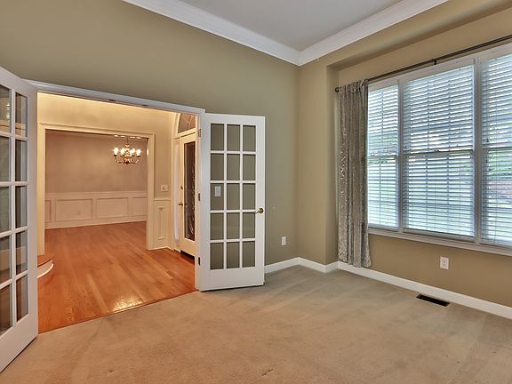5th image of 803 Sterling Falls Cir