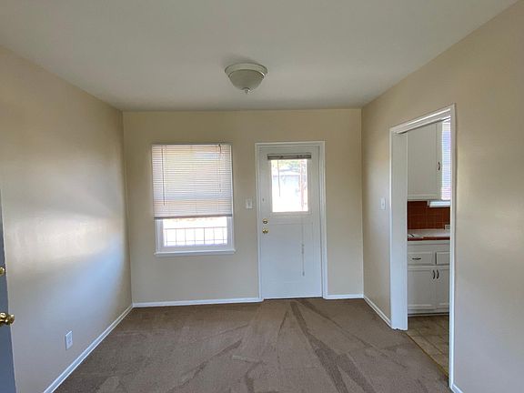 3rd image of 1421 Ocean Park Blvd #D