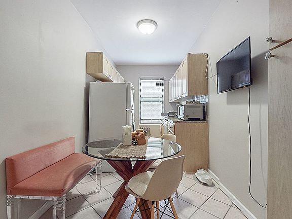 5th image of 8384 116th St APT 4C