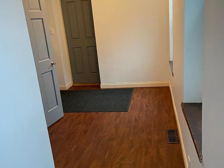 1810 Walker St — Photo 6