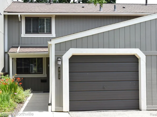 902 Williamsburg Ct #66, Northville, MI 48167
