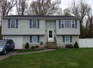 201 Seaward Ln, Fall River, MA 02720