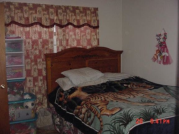 5th image of 303 W 7th St
