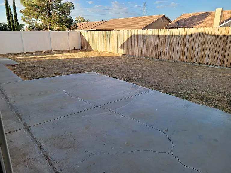 Daisy Rd — Photo 13