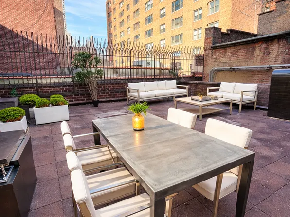 227 East 59th Street image 1 of 12