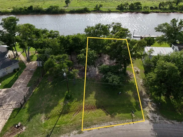 1828 Creekside Dr, Bay City, TX 77414