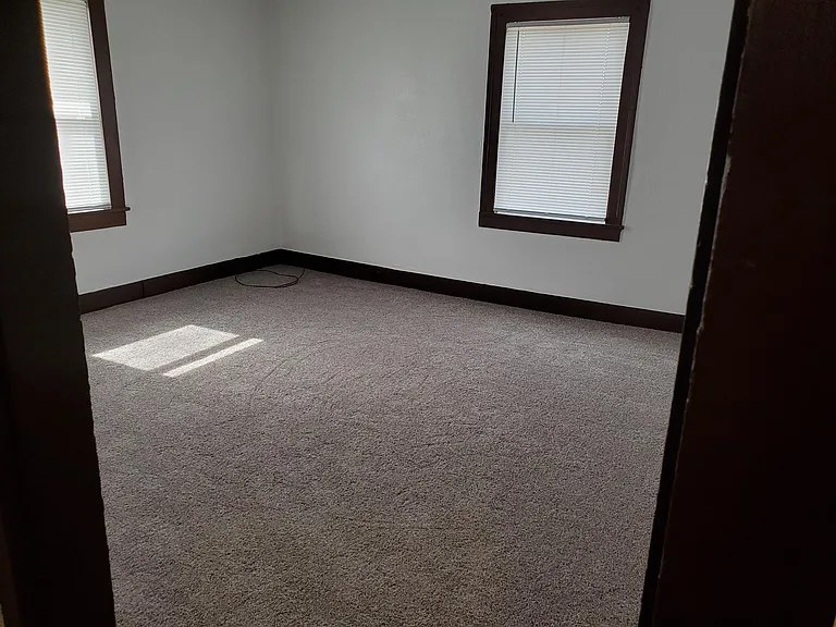 904 Federal Ave NE — Photo 4