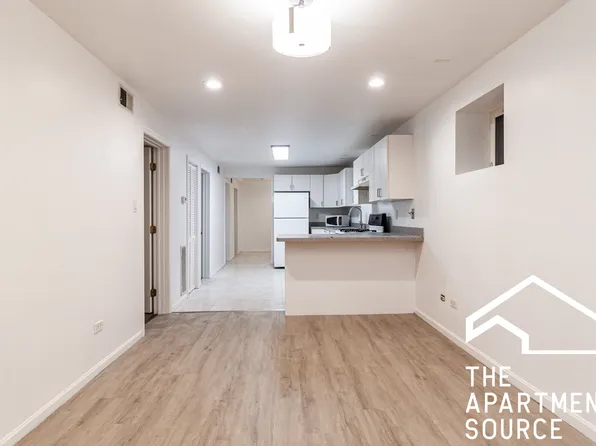 1110 W Wolfram St #B1, Chicago, IL 60657