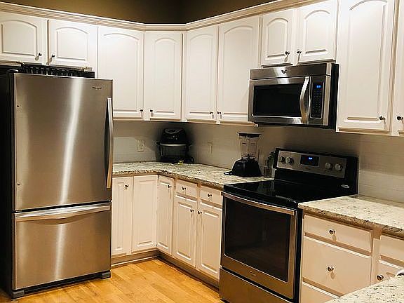 3rd image of 65 E Morgan Ct