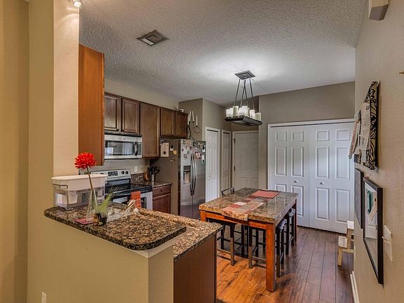 4th image of 272 Leese Dr