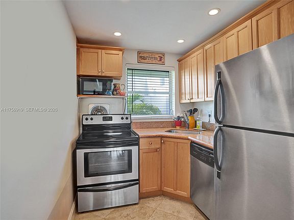 5th image of 1900 NE 8th Ct APT 306