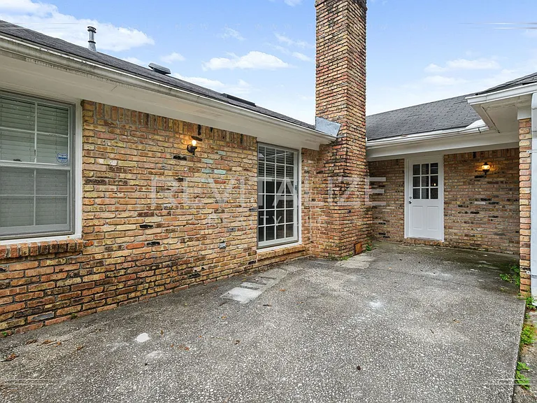 1211 Vendome Dr W — Photo 6